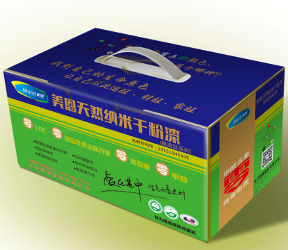 膩?zhàn)臃?/></p><p>　　咱們先看看耐水膩?zhàn)雍推胀ǖ挠猩秴^(qū)別？</p><p>　　耐水膩?zhàn)幼畲蟮膬蓚€(gè)特點(diǎn)就在它的名稱上，一個(gè)是粘的結(jié)實(shí)，二是壽命超長(zhǎng)。這樣說(shuō)吧，我們把耐水膩?zhàn)雍推胀佔(zhàn)优菰谒?8小時(shí)之后，你會(huì)發(fā)現(xiàn)，耐水膩?zhàn)舆€有粘結(jié)性，而普通膩?zhàn)右呀?jīng)沒(méi)有開(kāi)始脫落了，可見(jiàn)它的粘接強(qiáng)度是普通膩?zhàn)拥膬杀丁?/p><p>　　耐水膩?zhàn)幽ㄉ先?，家里二次裝修也不用鏟掉，使用壽命長(zhǎng)，能夠達(dá)到和墻體一樣長(zhǎng)的壽命，后期也不會(huì)出現(xiàn)起皮、開(kāi)裂的現(xiàn)象。耐水膩?zhàn)邮┕ず竺先ナ指幸埠茫粗饣?xì)膩，直接能做裝飾層。</p><p>　　老師傅說(shuō)裝修還是最好用耐水膩?zhàn)?，不過(guò)耐水膩?zhàn)釉跀嚢韬团蔚臅r(shí)候比普通的困難，所以現(xiàn)在很多師傅為了偷工而使用普通膩?zhàn)印?/p><p>　　有網(wǎng)友會(huì)問(wèn)，買(mǎi)成品的耐水膩?zhàn)硬痪托辛藛?？市面上也有賣(mài)的，不過(guò)再次提醒下各位業(yè)主，成品的耐水膩?zhàn)右膊缓檬┕?，建議找一個(gè)有經(jīng)驗(yàn)的老師傅最好。</p><p>　　之前也提到過(guò)，耐水膩?zhàn)拥脑靸r(jià)比較高，所以裝修預(yù)算也會(huì)高一些。上墻之后如果沒(méi)干透會(huì)存留堿性，也就是上乳膠漆可能會(huì)導(dǎo)致顏色不均勻，所以最好用抗堿性的底漆。施工的時(shí)候最好不要留下刮痕，膩?zhàn)釉诰懦筛傻臅r(shí)候就要進(jìn)行打磨處理了，一定要及時(shí)的清理表層的灰塵，防止室內(nèi)粉塵污染。</p><p style=